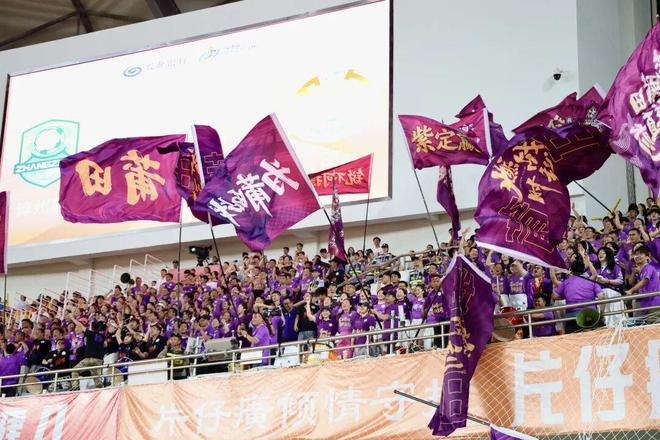 周意再创历史小布遭爆冷,王欣瑜躺进四强冲第二个草地500决赛