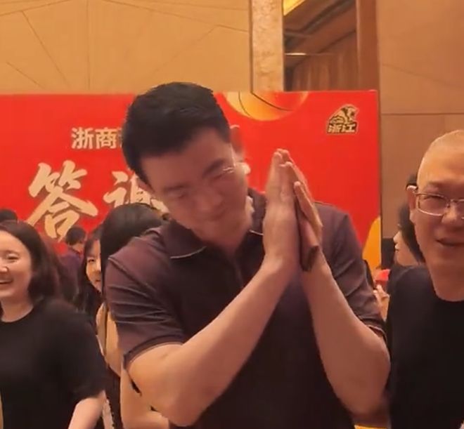饭都快吃不起,还劝交社保?底层真相,被全网刻意隐瞒
