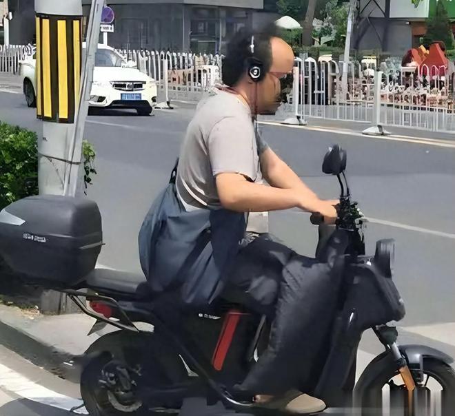 冲上热搜!一公司公告:社会不明人员及某公司员工等百余人强行闯入,撬开保险柜,抢走公司印章