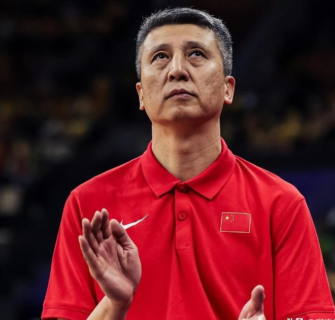 中国男篮动态更新!曾凡博休养18天后归队,杨瀚森月中回归,胡明轩开始营业,高诗岩赴美治疗