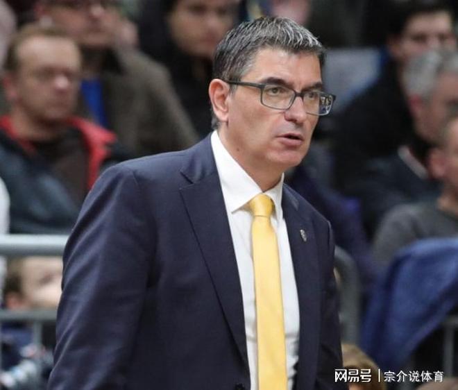 CBA休赛期即将步入尾声仍未找到下家 杨鸣更改社媒标签引关注