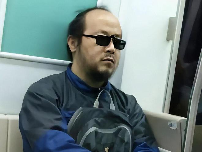 冲上热搜!一公司公告:社会不明人员及某公司员工等百余人强行闯入,撬开保险柜,抢走公司印章