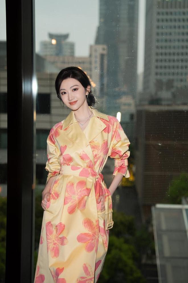 有些离谱,中超广告牌上中足联网址中的“CHINA”字样被拼错