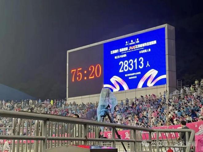湖人锋线新星完成大爆发,但两名双向合同球员依然表现平平?