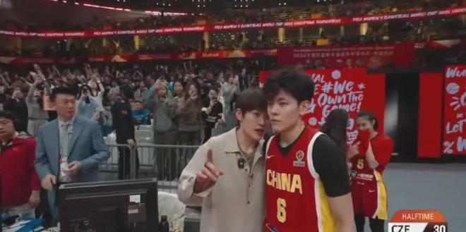 53年后再夺总冠军!布伦森45分率队逆转马刺,尼克斯4