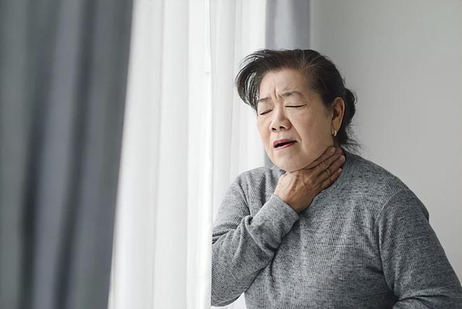 福克斯谈外界批评:人们又没有我的电话号码 这无关紧要