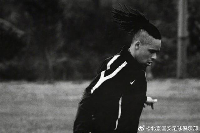 李治廷中秋官宣当爸爸,已低调结婚3年,混血儿妻子黄发大眼漂亮